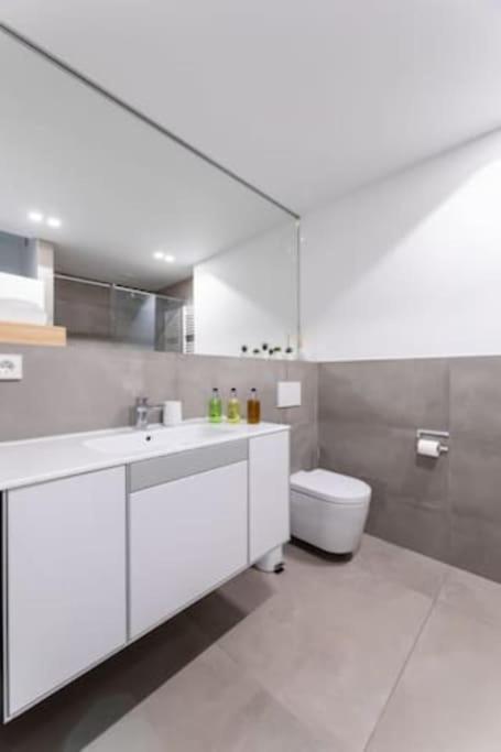 Wonderful Two Bedroom Apartment At Limpertsberg With Parking, Near Tram ลักเซมเบิร์ก ภายนอก รูปภาพ